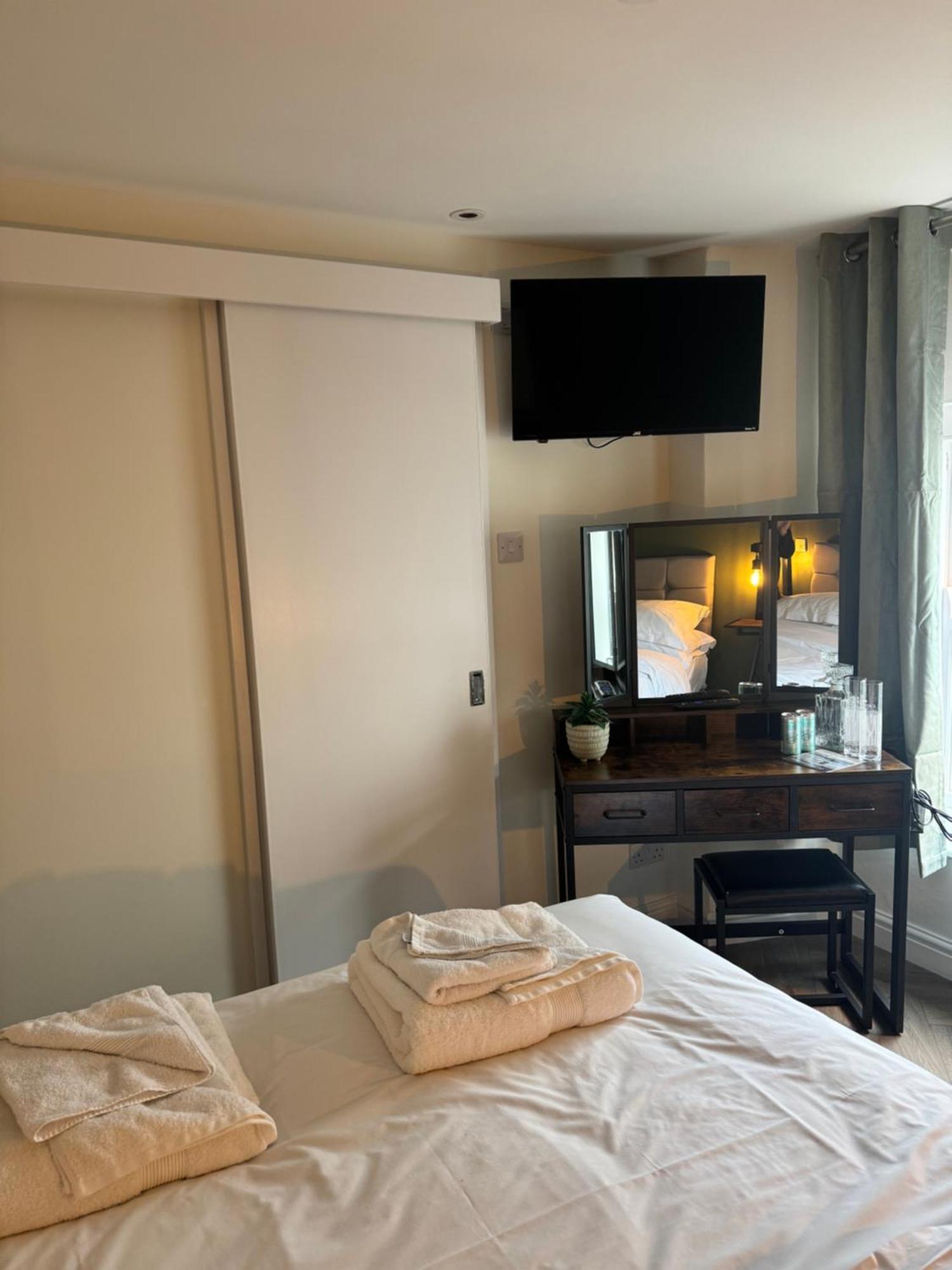 The London Inn パドストウ エクステリア 写真
